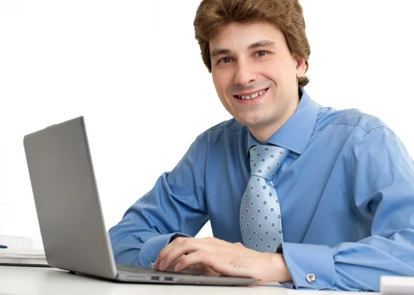 Feliz hombre de negocios sentado en la oficina — Foto de Stock