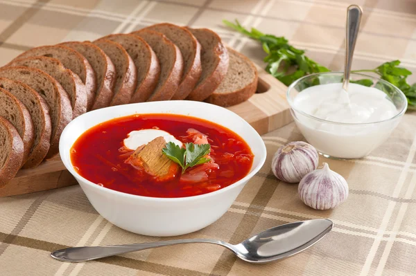 Borsch vermelho nacional russo. Sopa — Fotografia de Stock