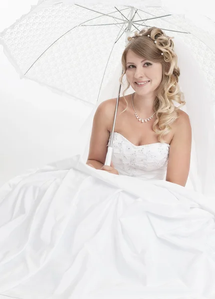 Beautiful woman wearing luxurious wedding dress. Bride — Stock Photo, Image