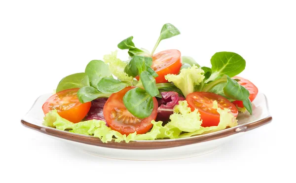 Salada de legumes isolada em branco — Fotografia de Stock