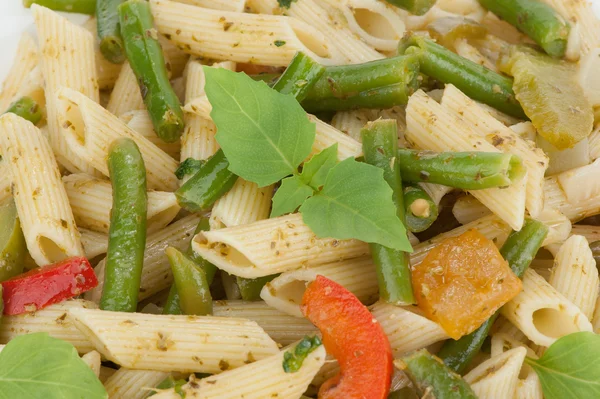 Nudeln mit Pesto-Sauce — Stockfoto