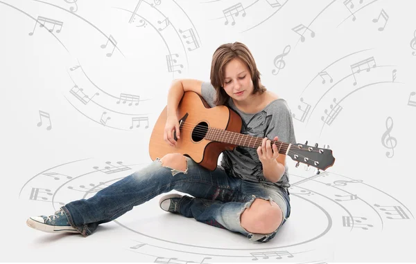 Woman with guitar — Stock Photo, Image