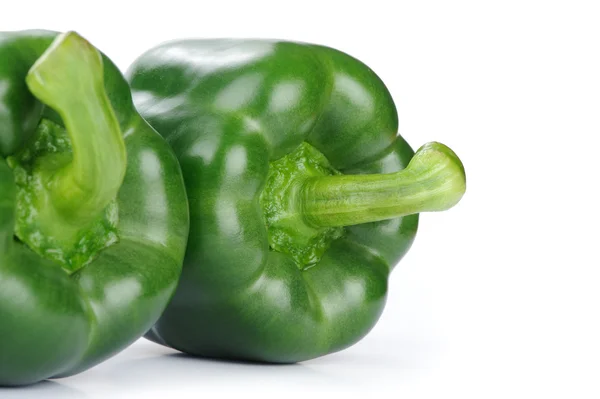 Grön paprika isolerad på vit — Stockfoto