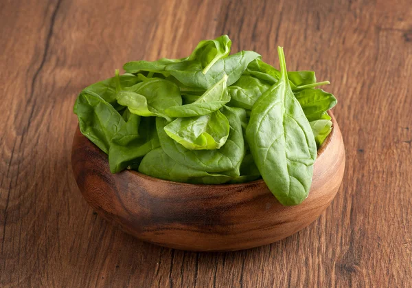 Salat mit Spinat — Stockfoto