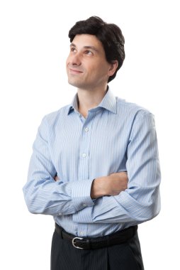 gülümseyen yakışıklı yukarıya bakıyor