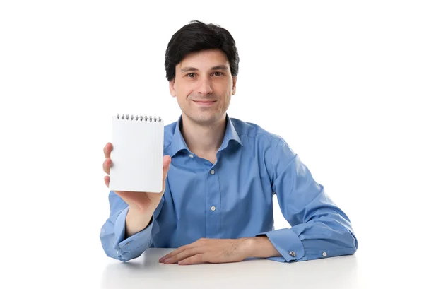 Uomo d'affari che mostra un blocco note vuoto — Foto Stock