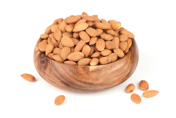 Tumpukan kacang almond dikupas terisolasi pada putih — Stok Foto