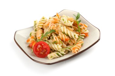 Düdük makarna domates sos ile