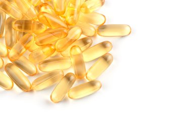 beyaz zemin üzerine Omega 3 jel kapsül