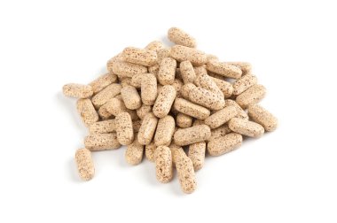 beyaz üzerine multivitamin tabletleri