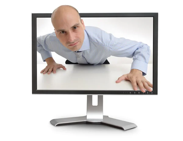 Homem olhando através do monitor — Fotografia de Stock