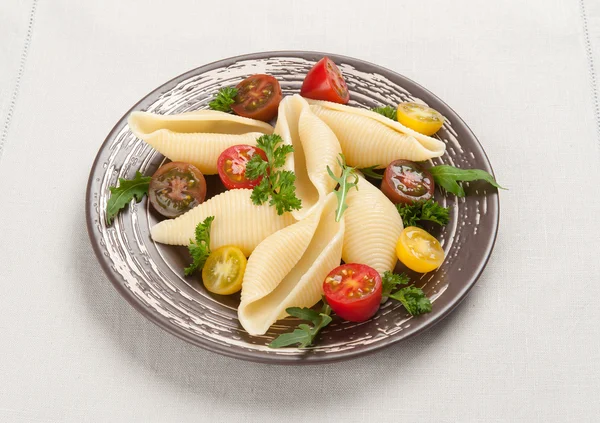 Shell pasta with tomato — Stock Photo, Image