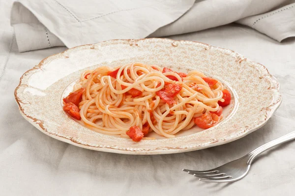 Spaghetti con salsa di pomodoro — Foto Stock