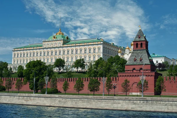 Grand kremlin Sarayı ve kremlin duvarı. Moscow, Rusya Federasyonu — Stok fotoğraf