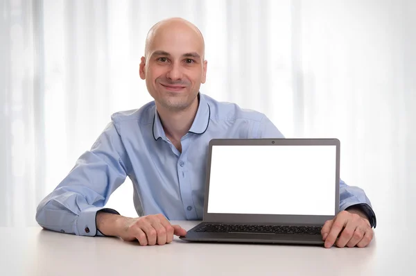 Man met laptop — Stockfoto