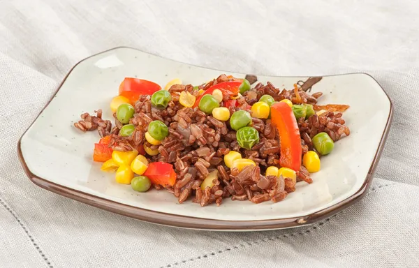 Plato de arroz con verduras — Foto de Stock