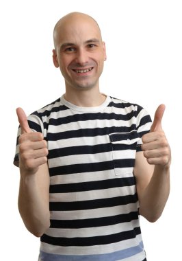 başparmaklarını yakışıklı casual adam havaya