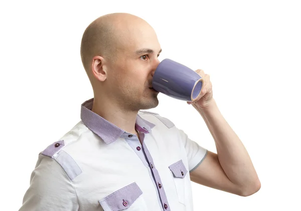 Pemuda santai dengan secangkir kopi — Stok Foto