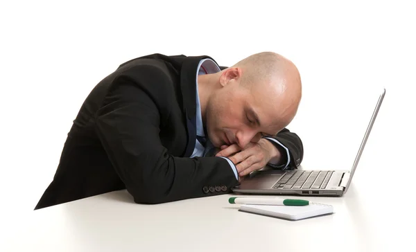 Uomo d'affari stanco che dorme sul posto di lavoro — Foto Stock