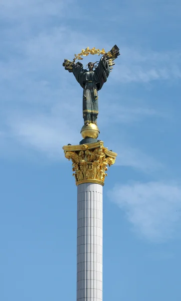The Independence monument in Kiev. Downtown of a capital — Stock Photo, Image