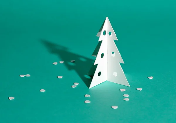 Paper tree on a green background — Stock Photo, Image