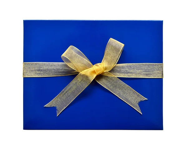 Caja de regalo azul único con cinta de oro y arco aislado en blanco — Foto de Stock