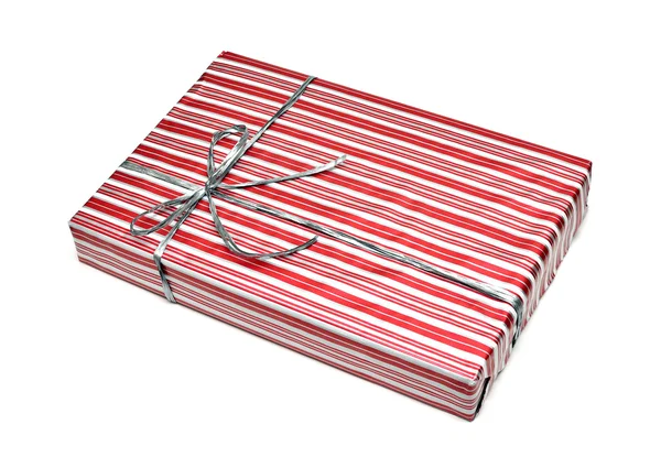 Caja de regalo brillante aislado en el blanco — Foto de Stock