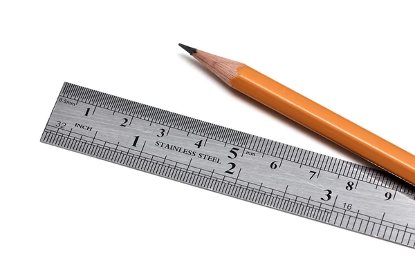 钢直尺和上白木铅笔 — 图库照片