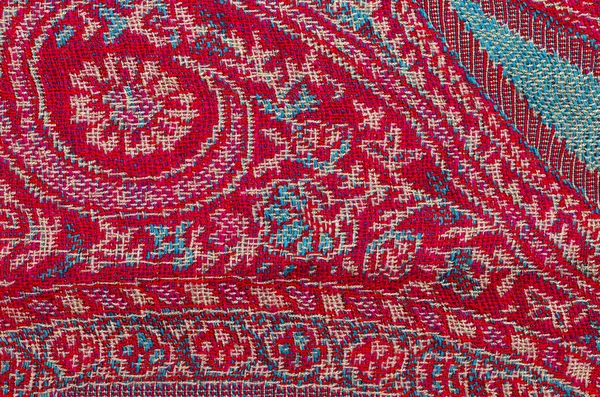 Текстура яскравої тканини з огірками — стокове фото
