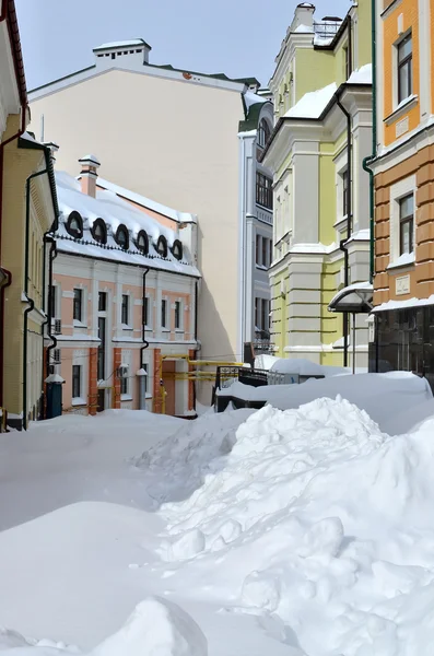 在基辅就在波多尔采取多彩色的建筑物 3 月 2013 — 图库照片