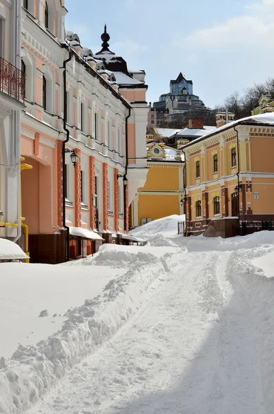 Bâtiments multicolores à Kiev pris sur Podol en mars 2013 — Photo