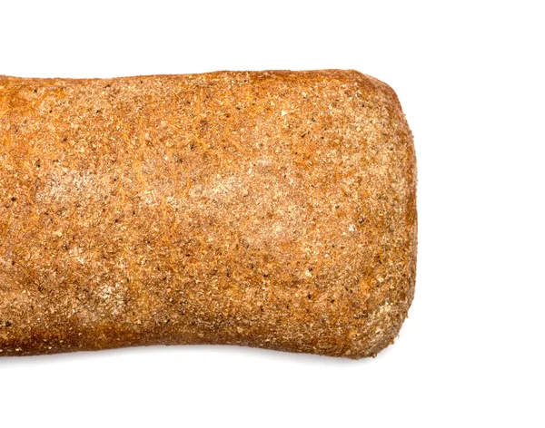 Frisches Roggenbrot auf weißem Hintergrund — Stockfoto