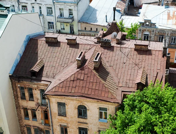 오래 된 지붕 최고 우크라이나의 보기 — 스톡 사진