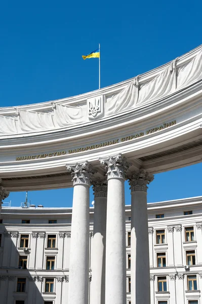 Old beauty and big Ministry of Foreign Affairs building - Kiev, — Stock Photo, Image