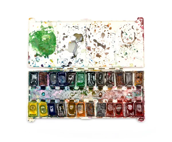 Gamla akvarell färger av konstnären på vit bakgrund — Stockfoto