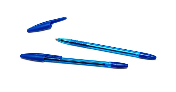 Zwei blaue Kugelschreiber. isoliert auf weißem Hintergrund — Stockfoto