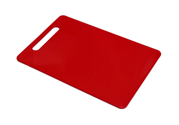 Красная пластиковая разделочная доска — стоковое фото