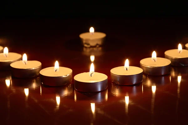 Candele sul buio — Foto Stock