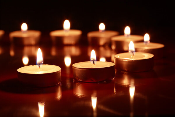 Свечи в темноте
