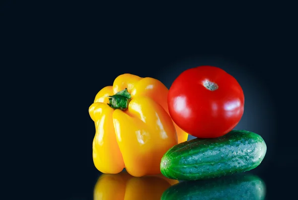 Grönsaker på mörka — Stockfoto