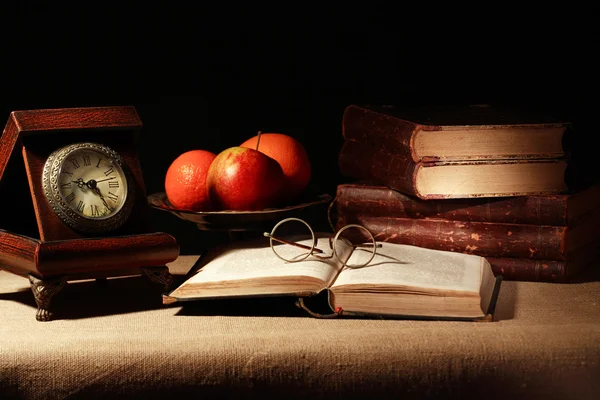 Frutta E Libri — Foto Stock