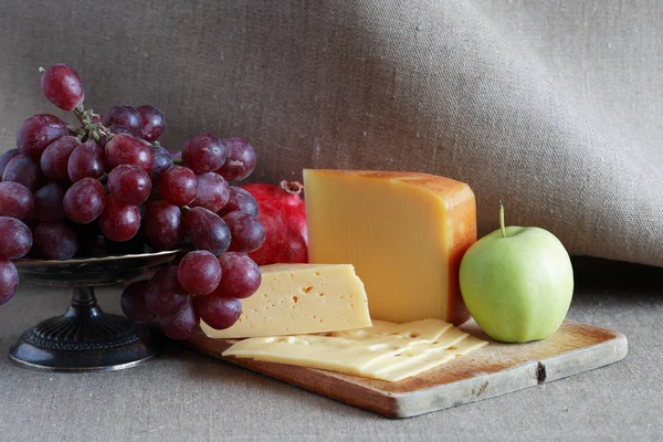 奶酪和水果 — 图库照片