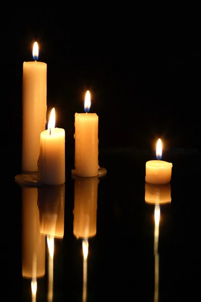 Velas no escuro — Fotografia de Stock