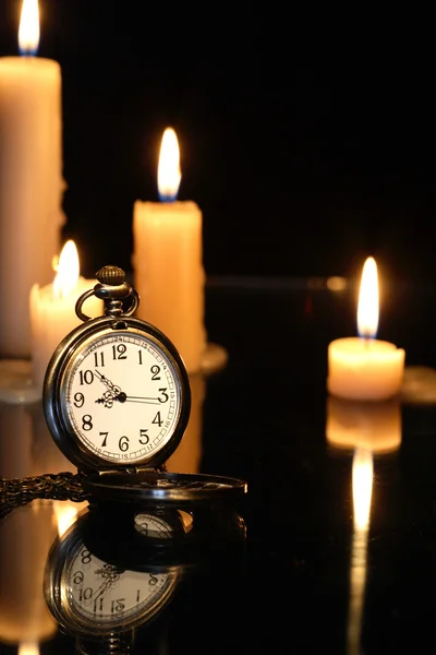 Ρολόι και κεριά — Φωτογραφία Αρχείου