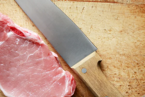 Carne e faca — Fotografia de Stock