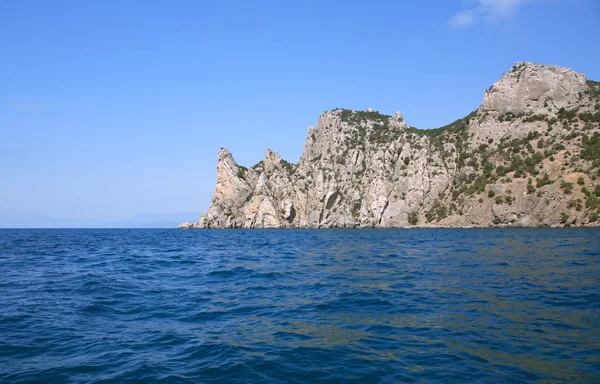 Berg in de zee — Stockfoto