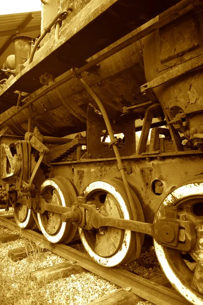 Vieja locomotora de vapor oxidada — Foto de Stock