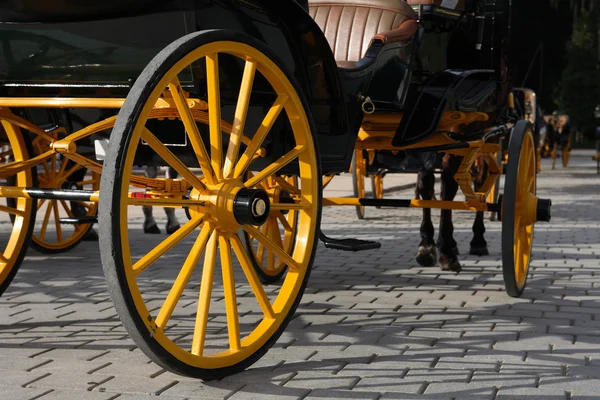 Roue jaune de chariot — Photo