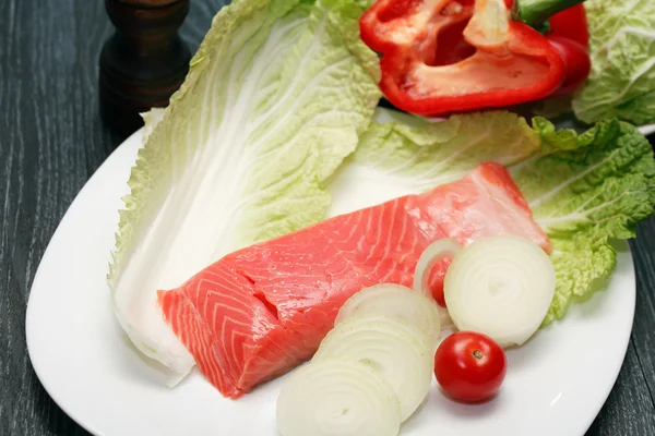 Truchas y verduras — Foto de Stock