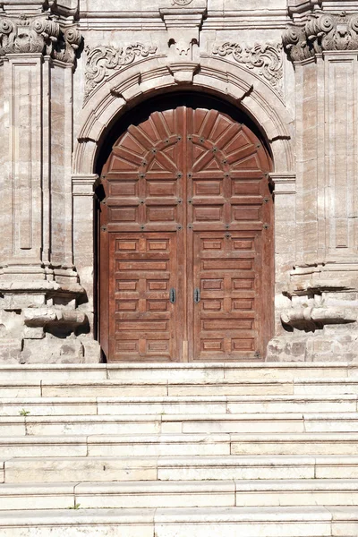 Eski kilisenin giriş — Stok fotoğraf